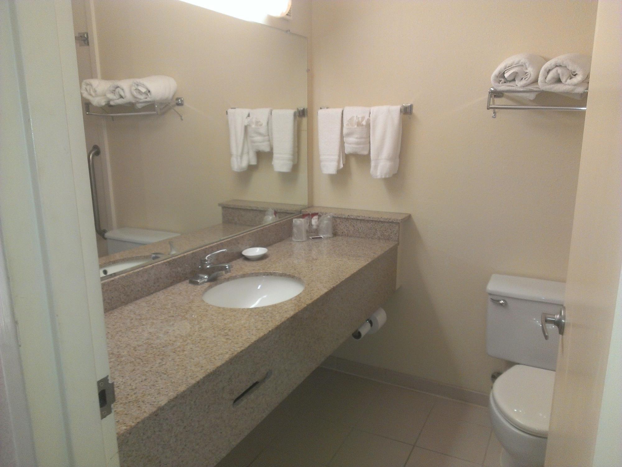 Hotel I-64 Richmond Dumbarton エクステリア 写真