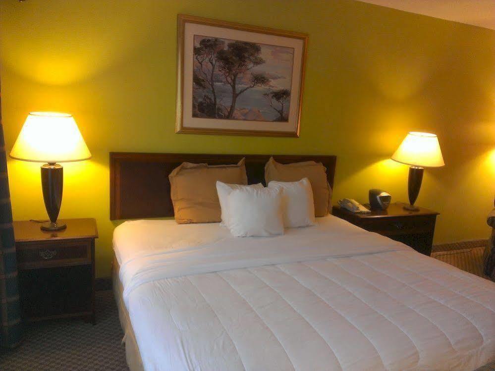 Hotel I-64 Richmond Dumbarton エクステリア 写真
